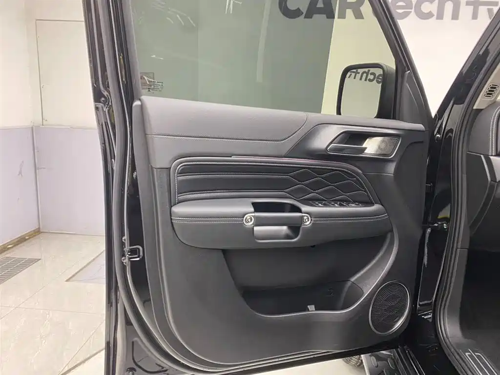 TANK TANK 300 NEW ENERGY