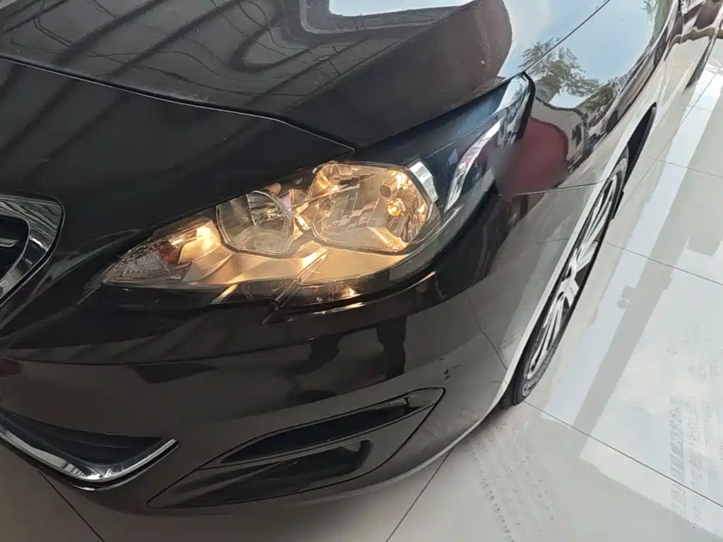 Peugeot 408 — миниатюра 24