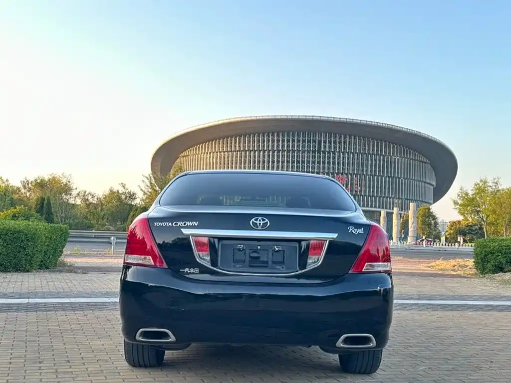 Toyota Crown — миниатюра 5
