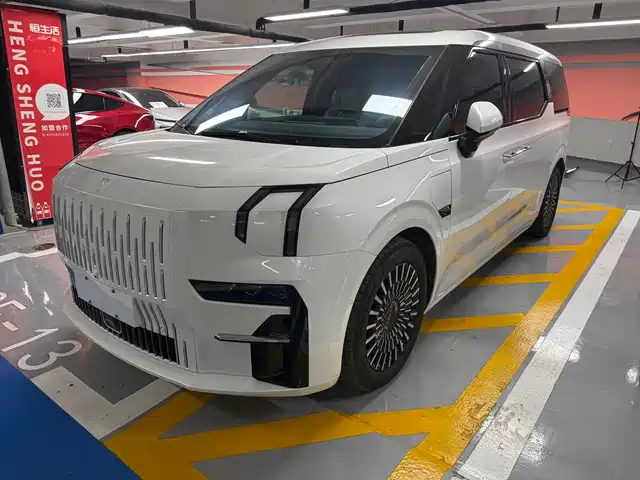2023 Zeekr 009