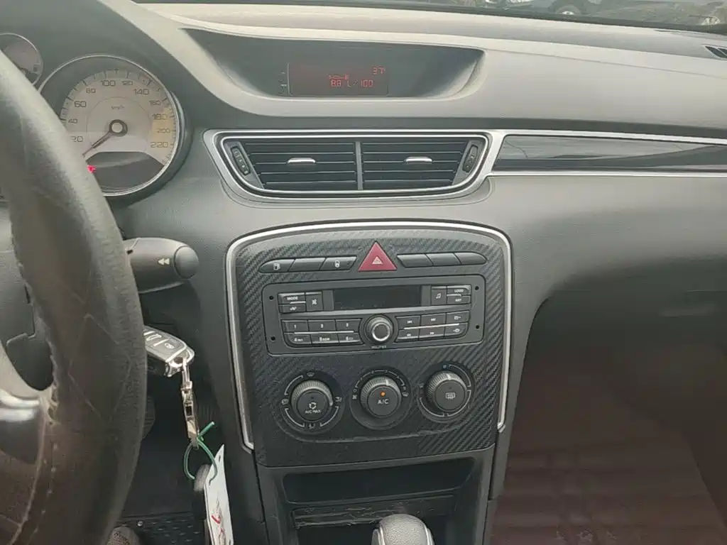 Peugeot 308 — миниатюра 13