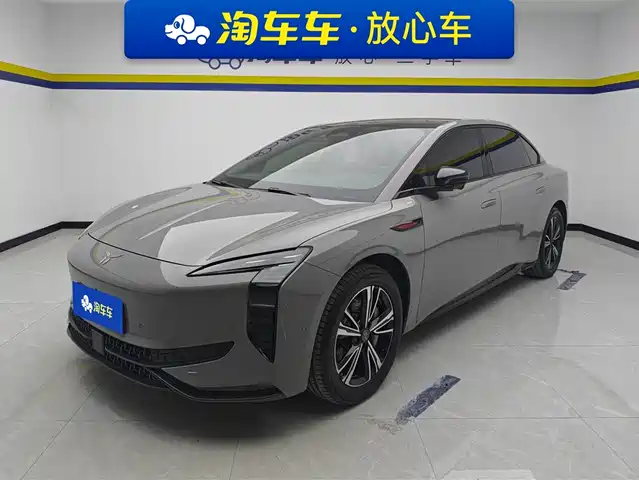 RED FLAG HONGQI EH7 2024