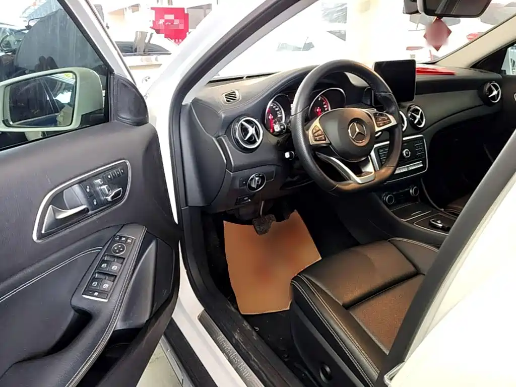 Mercedes-Benz GLA — миниатюра 16