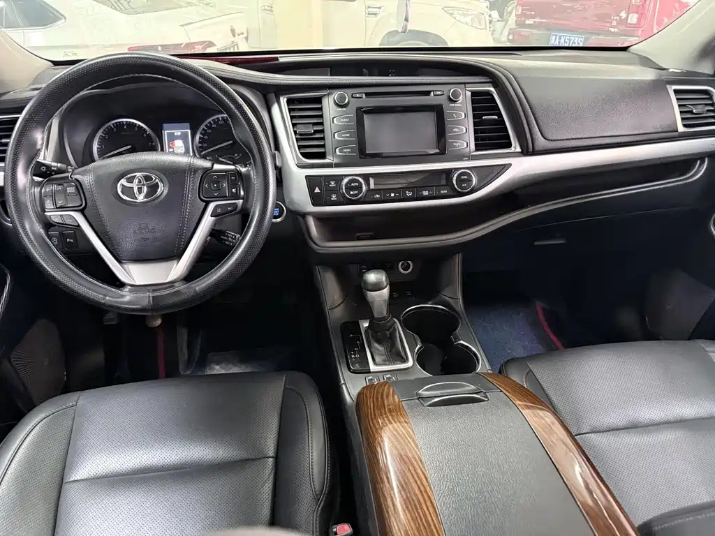 TOYOTA HIGHLANDER