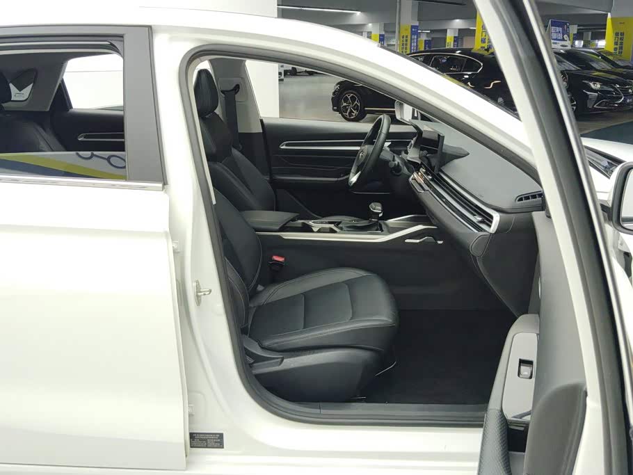 Geely Emgrand 1.5 л 2024 г. Белый, пробег 45300 км