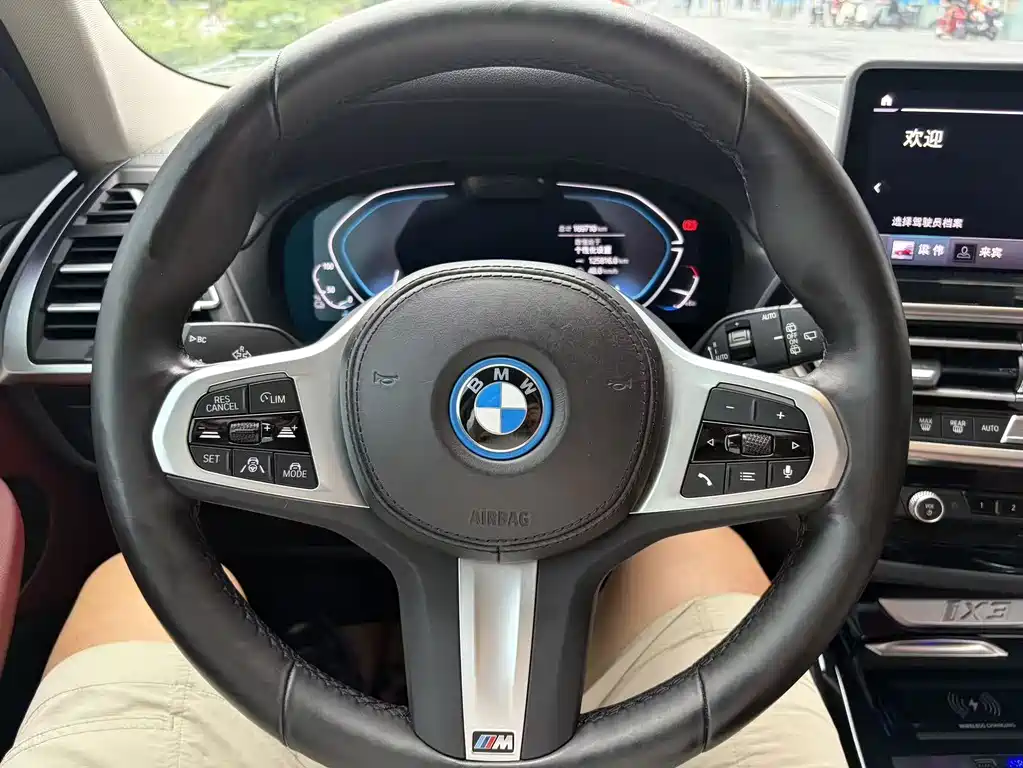 BMW iX3 — миниатюра 13