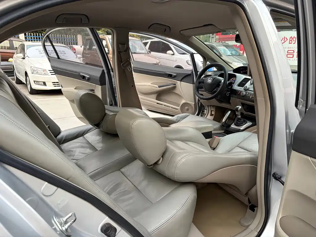 Honda Civic — миниатюра 7