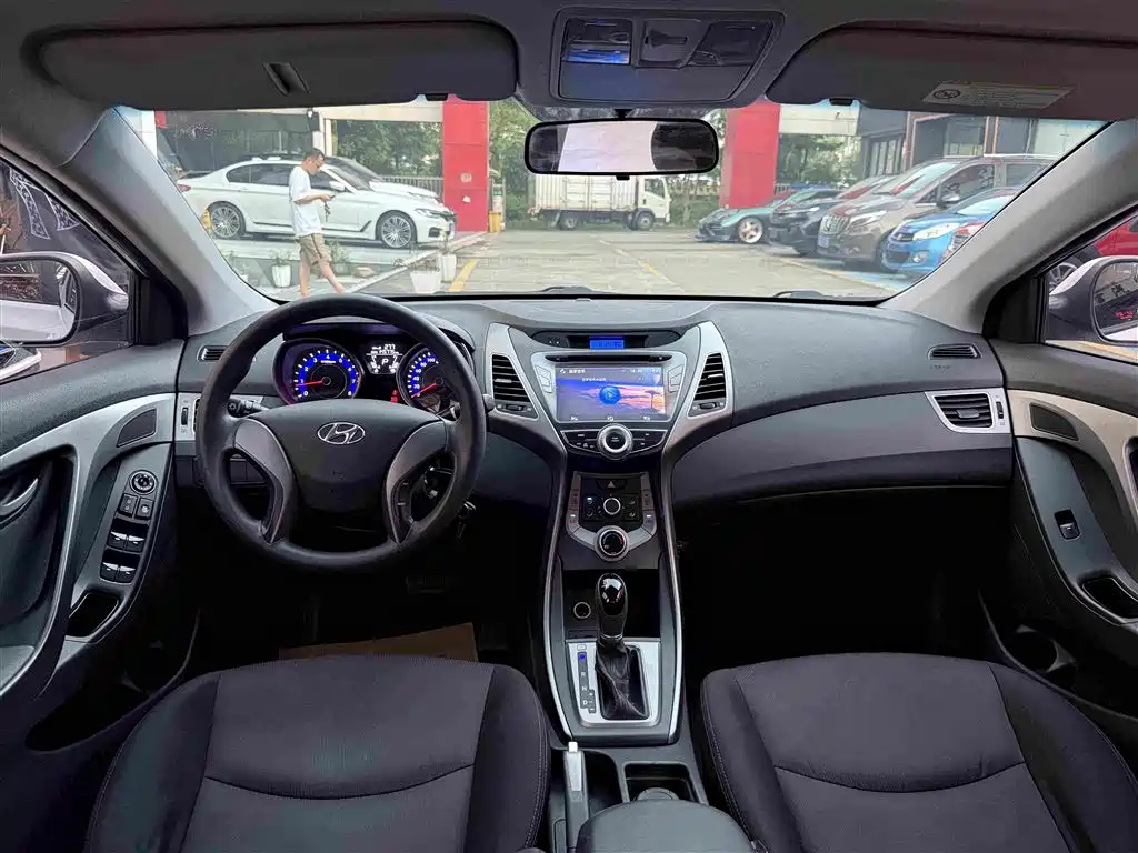 Hyundai Elantra Langdong — миниатюра 8