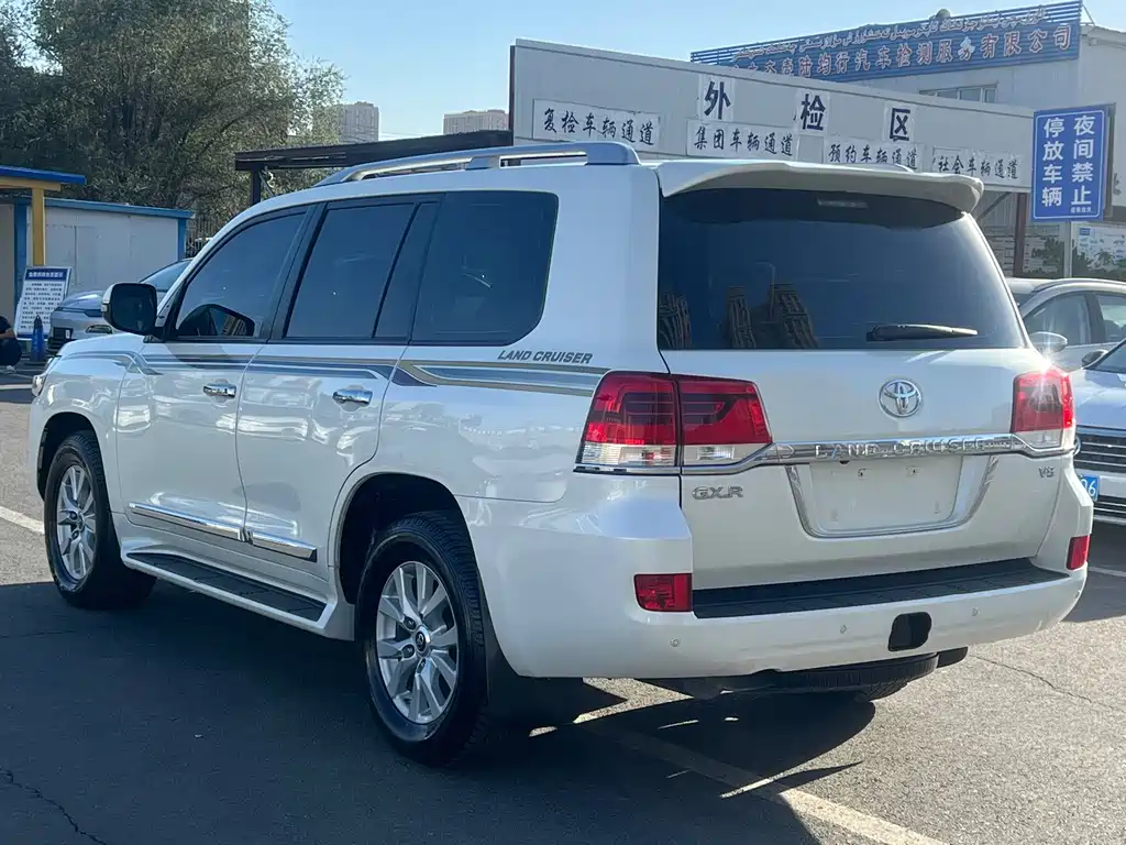 Toyota Land Cruiser — миниатюра 8