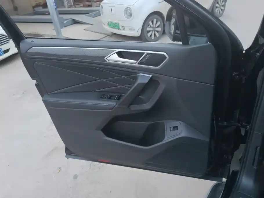 Volkswagen Tiguan L — миниатюра 7