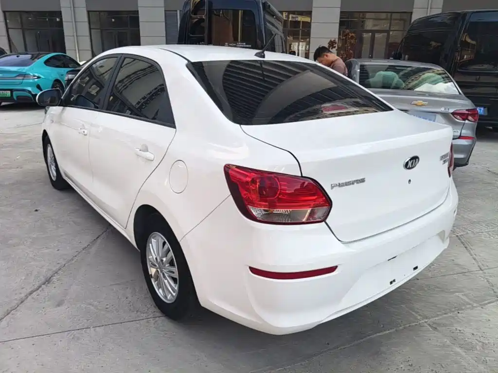 Kia Huanchi — миниатюра 5