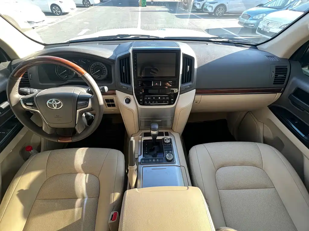 Toyota Land Cruiser — миниатюра 6