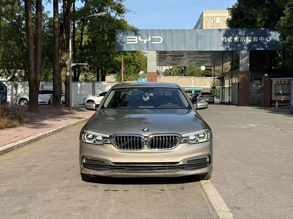 BMW 5 Series — миниатюра 2