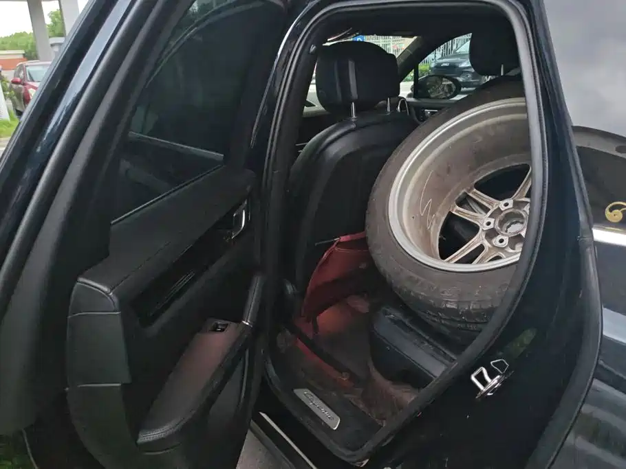 Porsche Cayenne — миниатюра 11