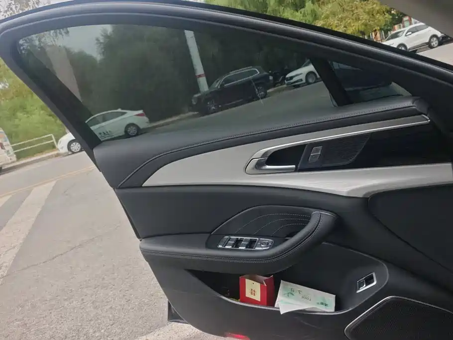 Hongqi Hongqi H5 — миниатюра 7