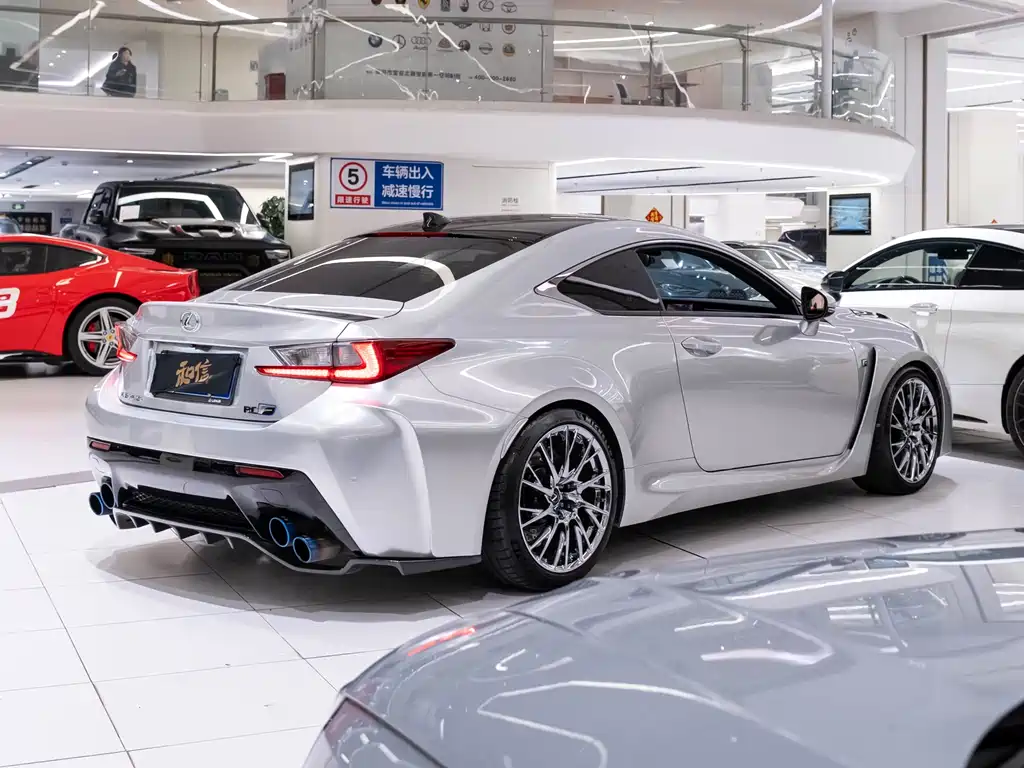 Lexus RC F 2015 F 5.0L