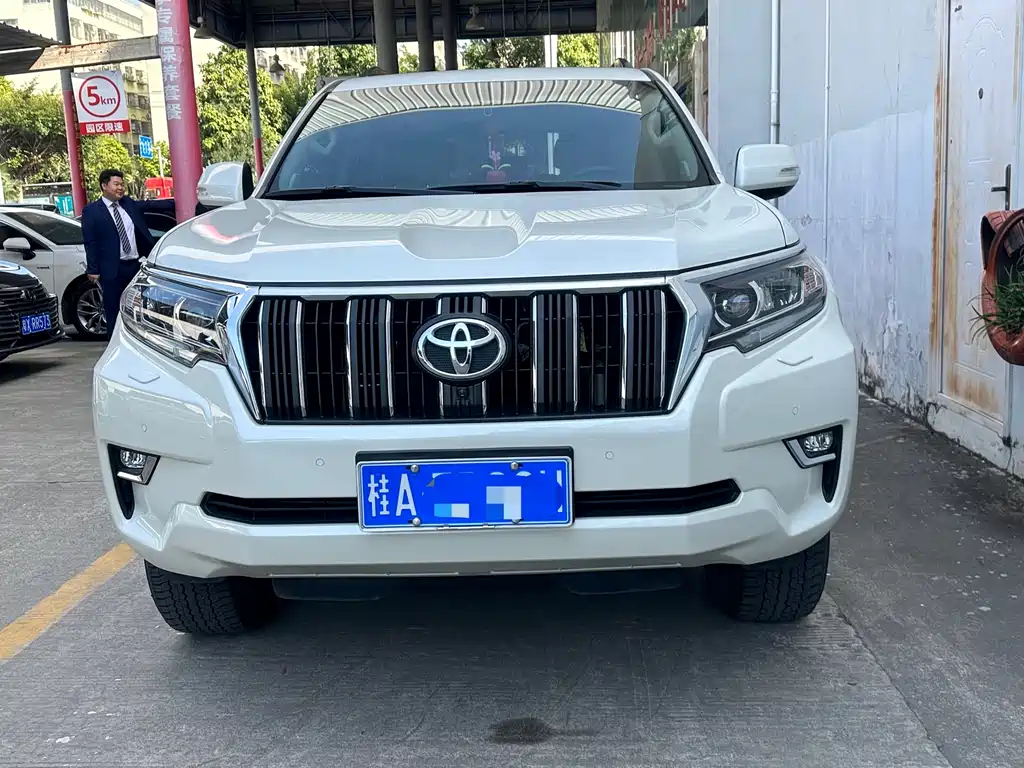 TOYOTA PRADO