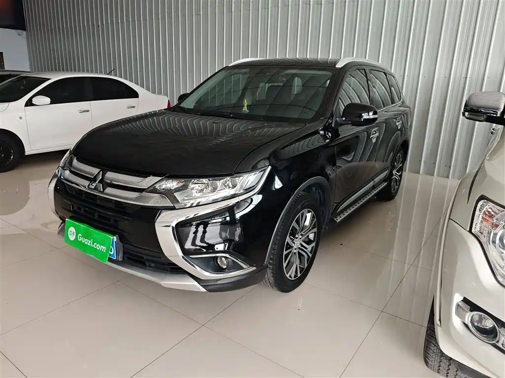MITSUBISHI OUTLANDER