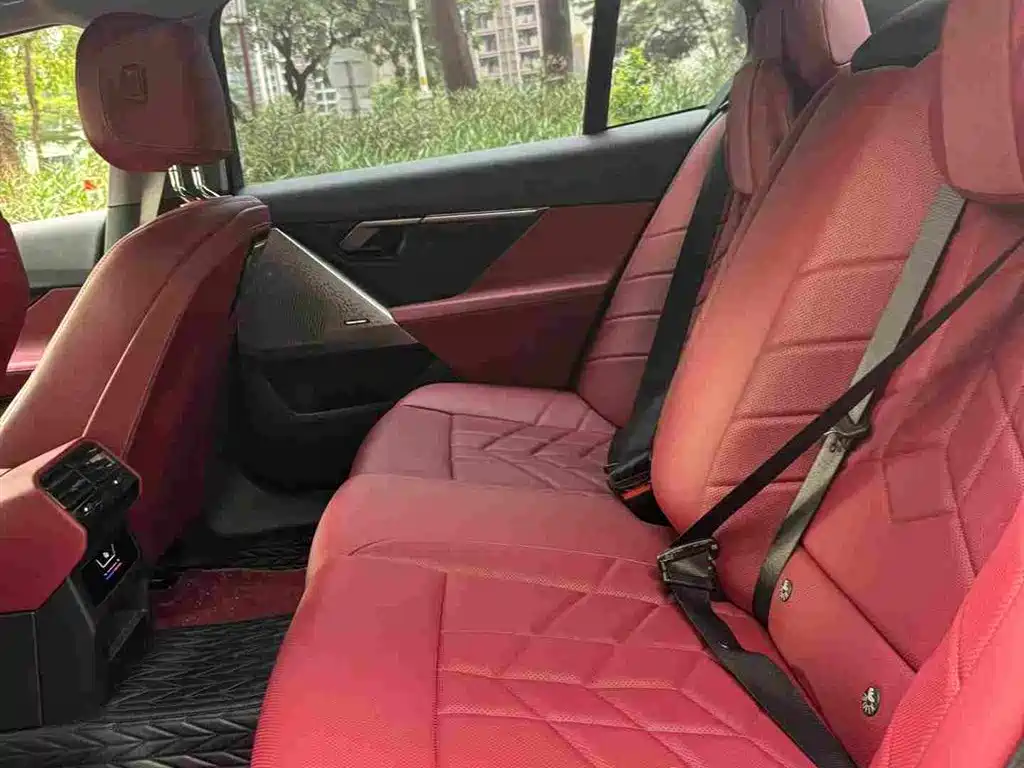 BMW 5 series 2024 Черный из Китая, фото 5