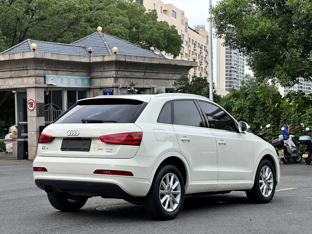 Audi Q3 2013 40 TFSI quattro Luxury