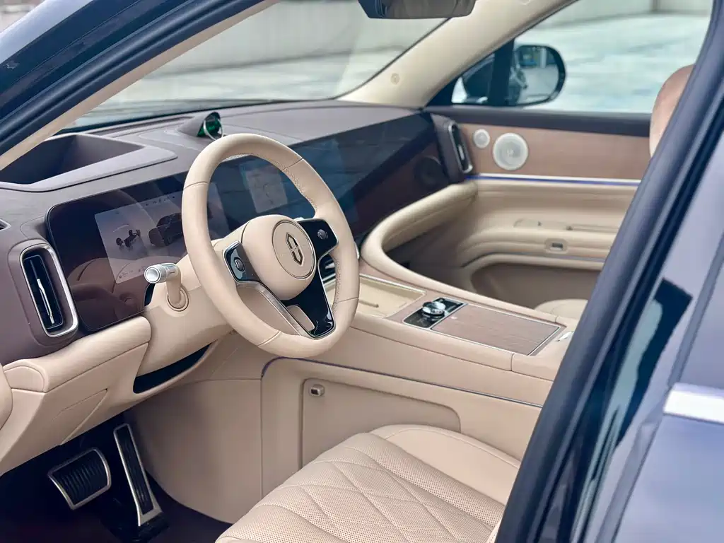 AITO ASK THE WORLD M9