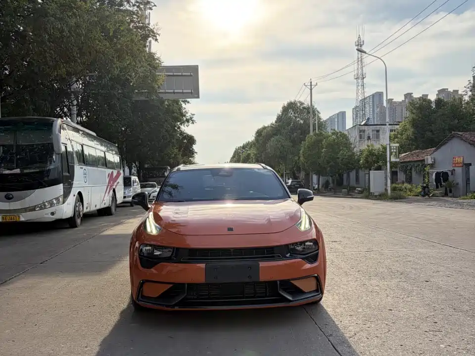 Lynk & Co 02 Hatchback — миниатюра 2