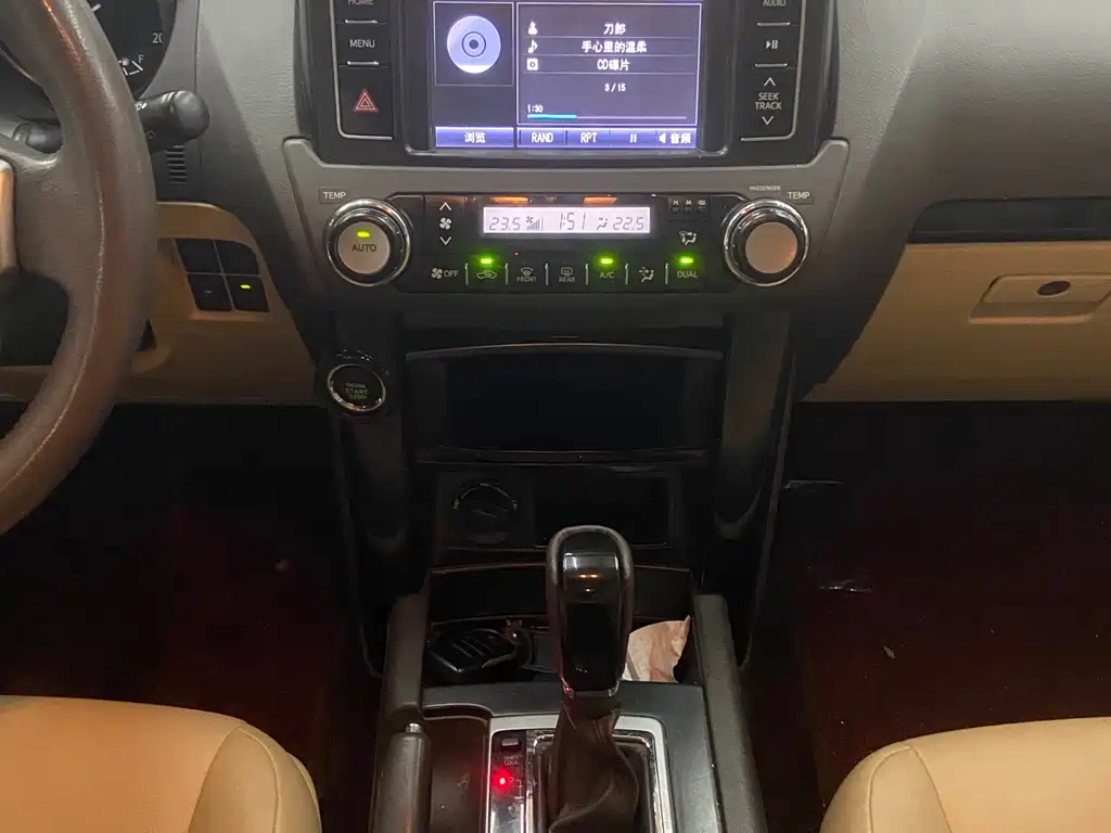 Toyota Land Cruiser Prado 2016 2.7L AT Standard