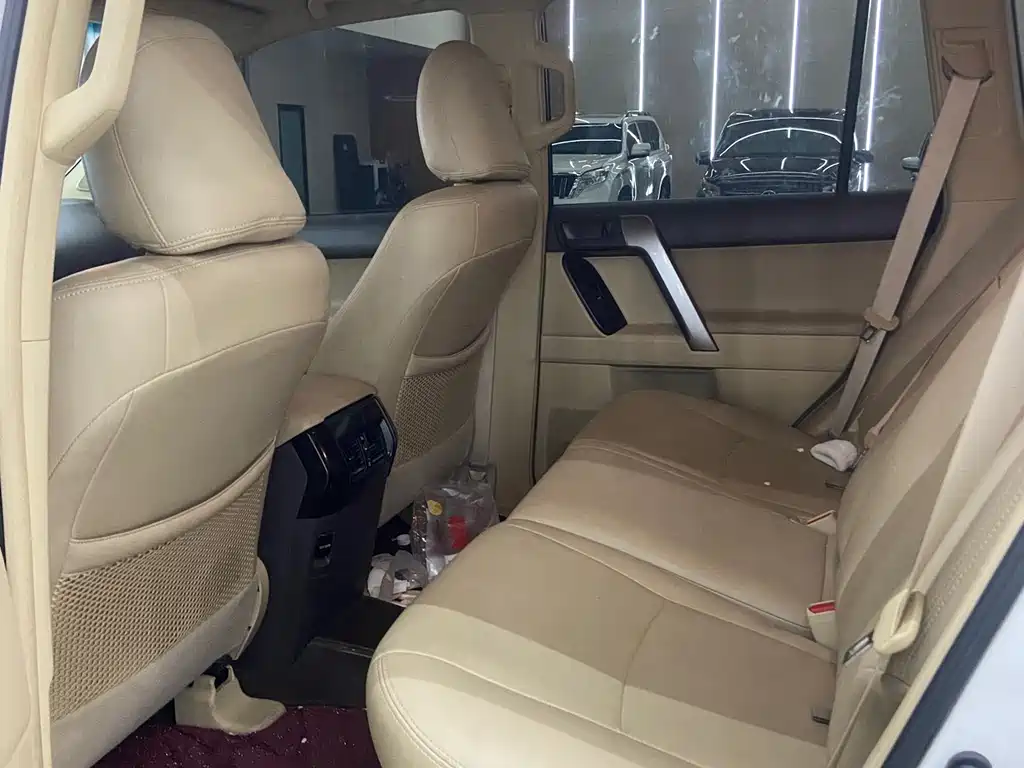 Toyota Land Cruiser Prado 2016 2.7L AT Standard