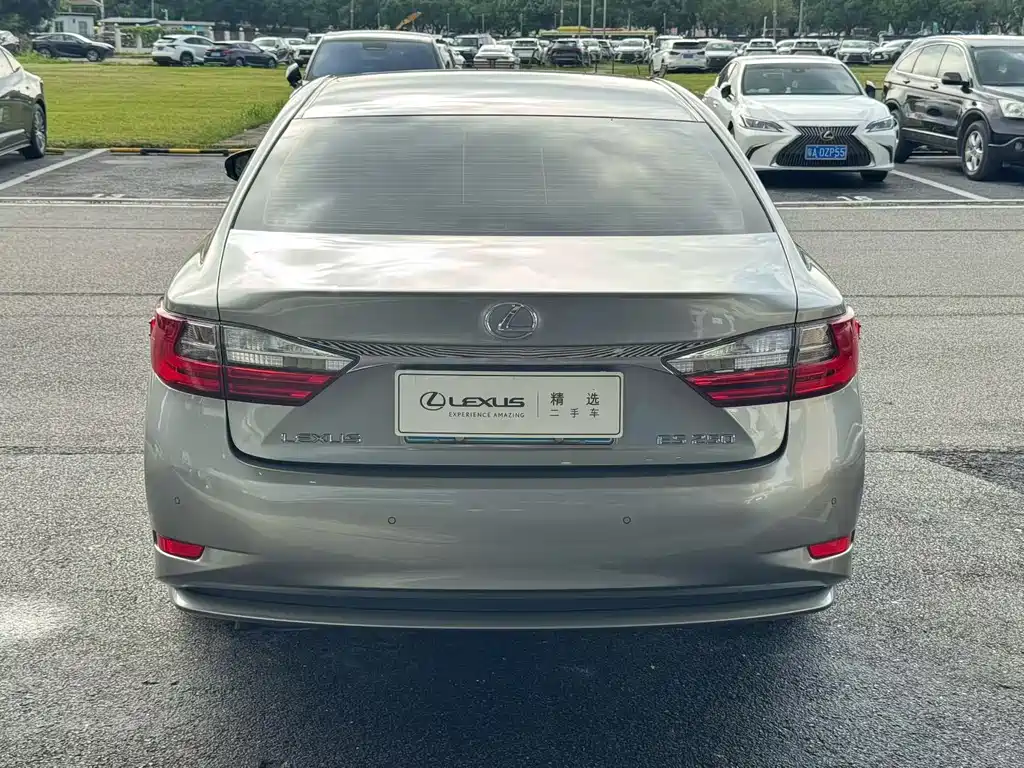 Lexus ES — миниатюра 8