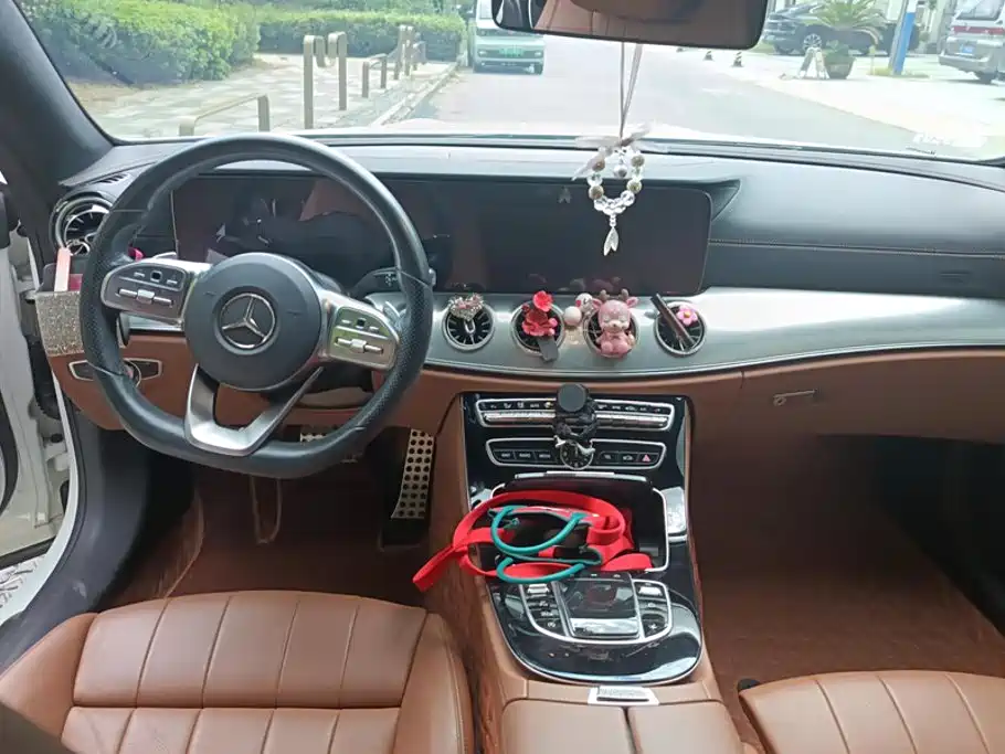 Mercedes-Benz E-Class (Import) — миниатюра 12