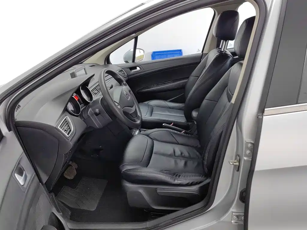 Peugeot 308 — миниатюра 10