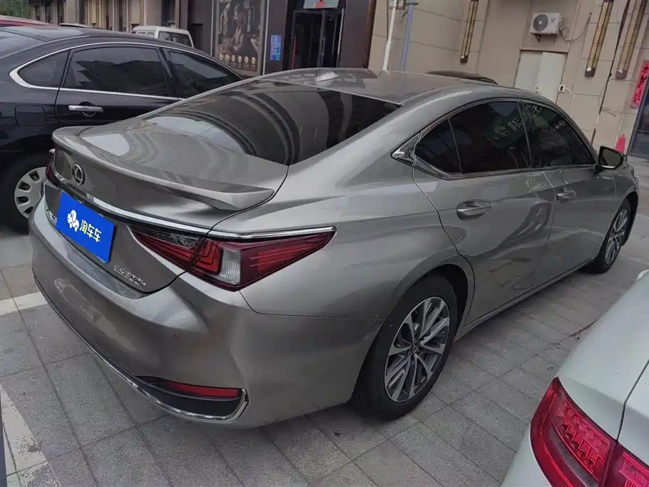 Lexus ES 2022 300h