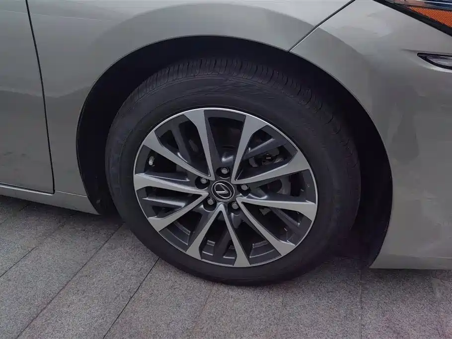 Lexus ES 2022 300h