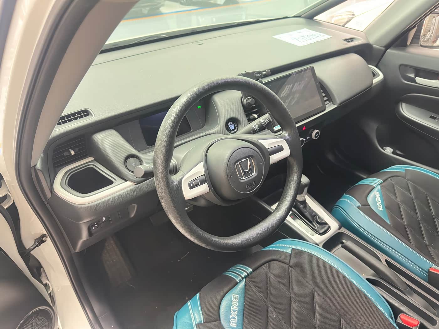 Honda Fit 1.5 л 2023 г. Белый, пробег 15000 км