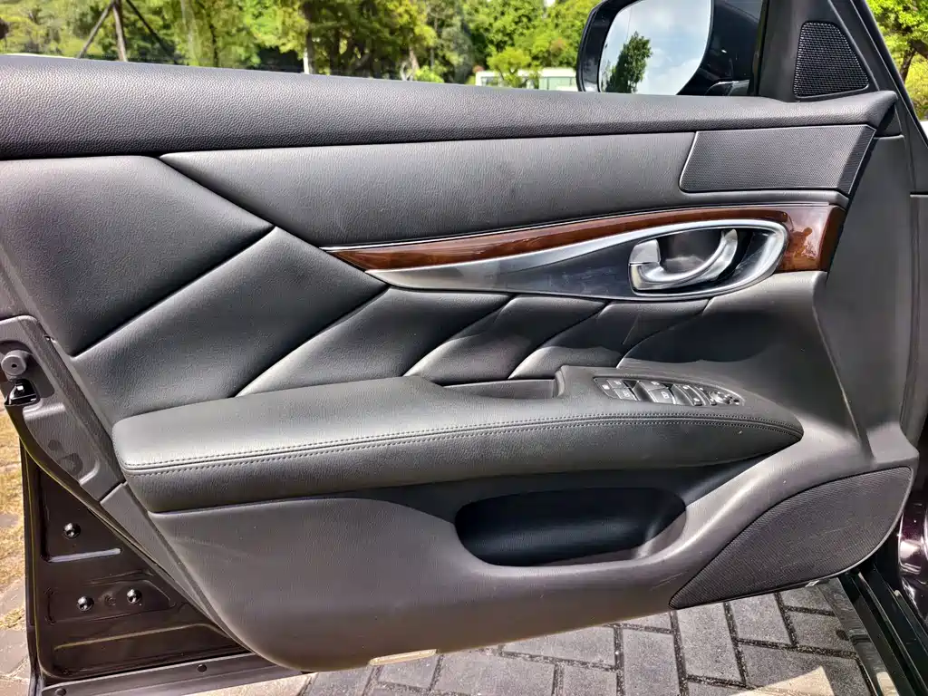 Infiniti Q70 — миниатюра 18