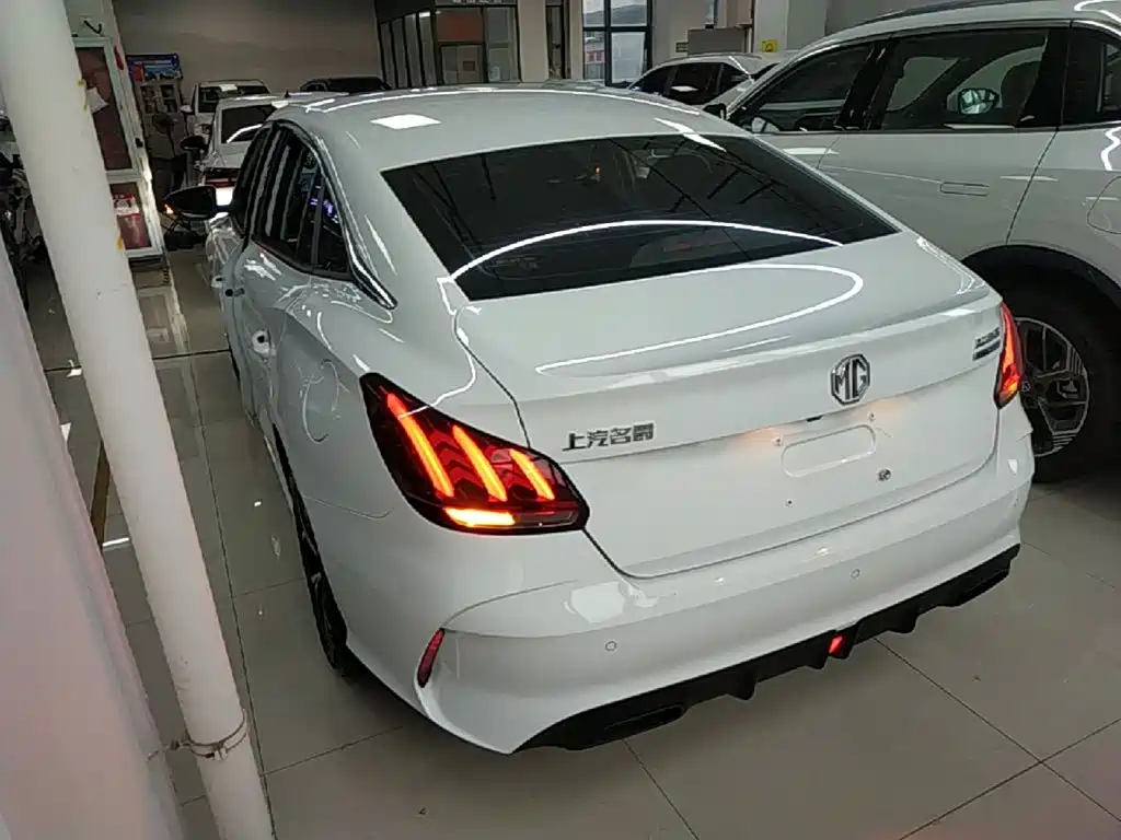 MG 5 2023 180DVVT CVT Luxury