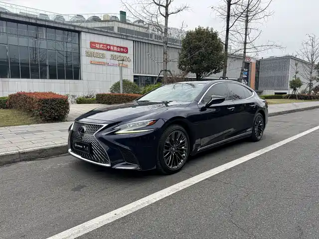 LEXUS LS 2020