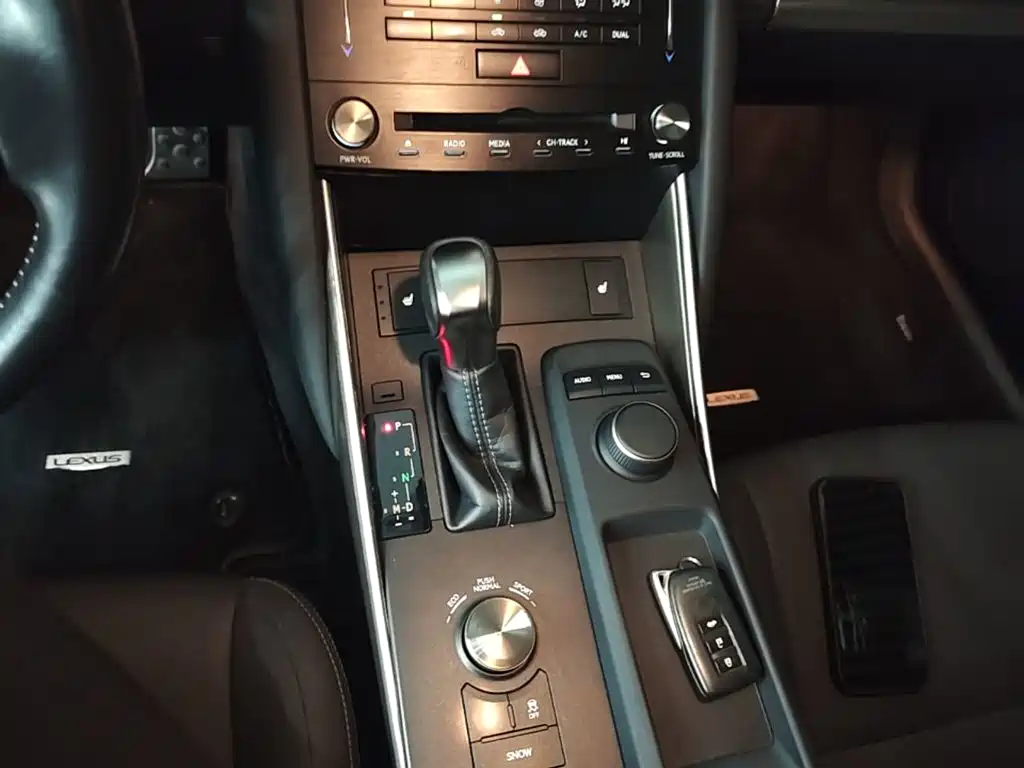 Lexus IS — миниатюра 14