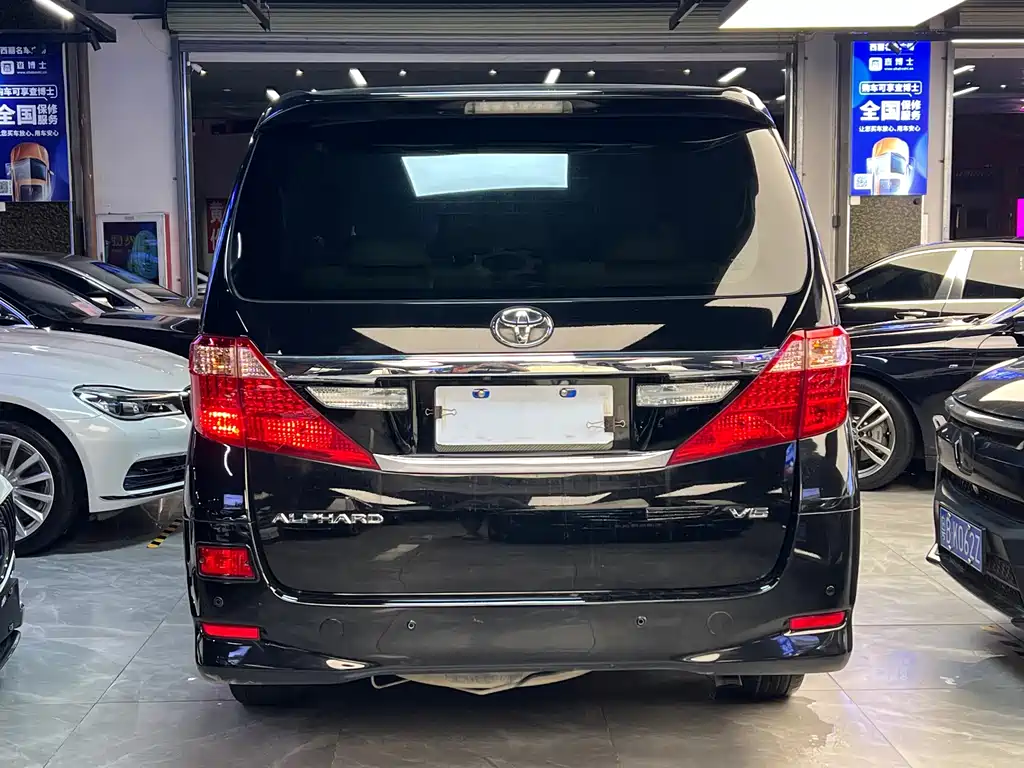 Toyota Alphard — миниатюра 12