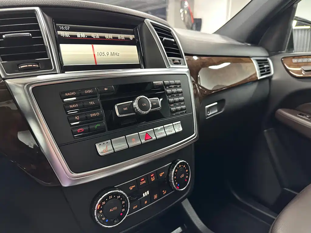Mercedes-Benz M-Class — миниатюра 16