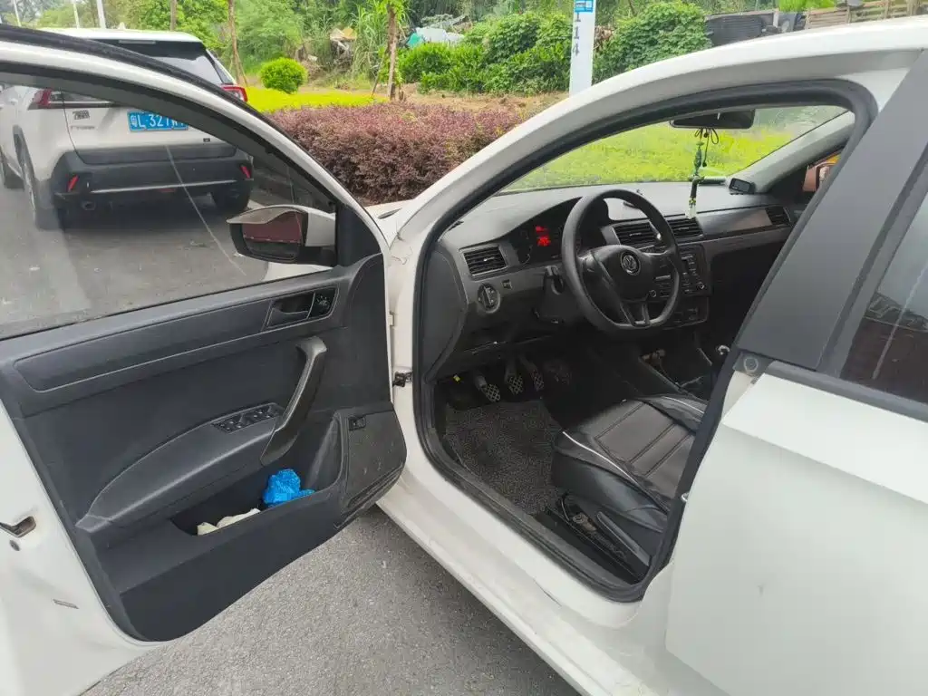 Volkswagen Santana — миниатюра 12