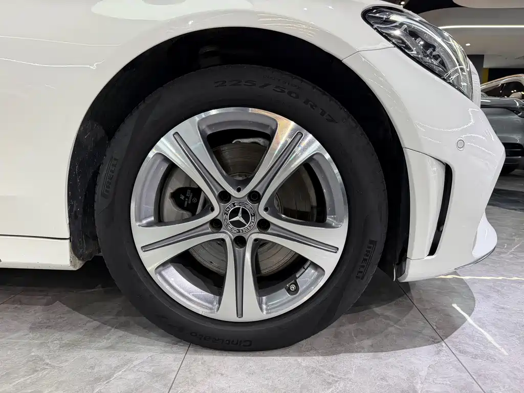 Mercedes-Benz C-Class — миниатюра 13