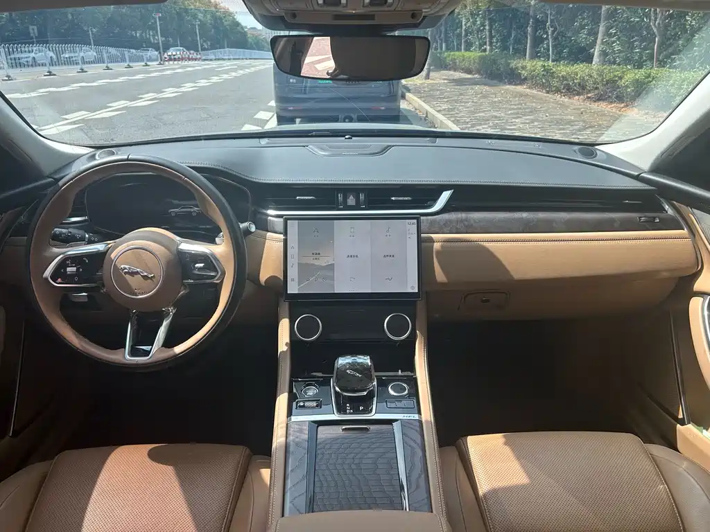 Jaguar XFL — миниатюра 9