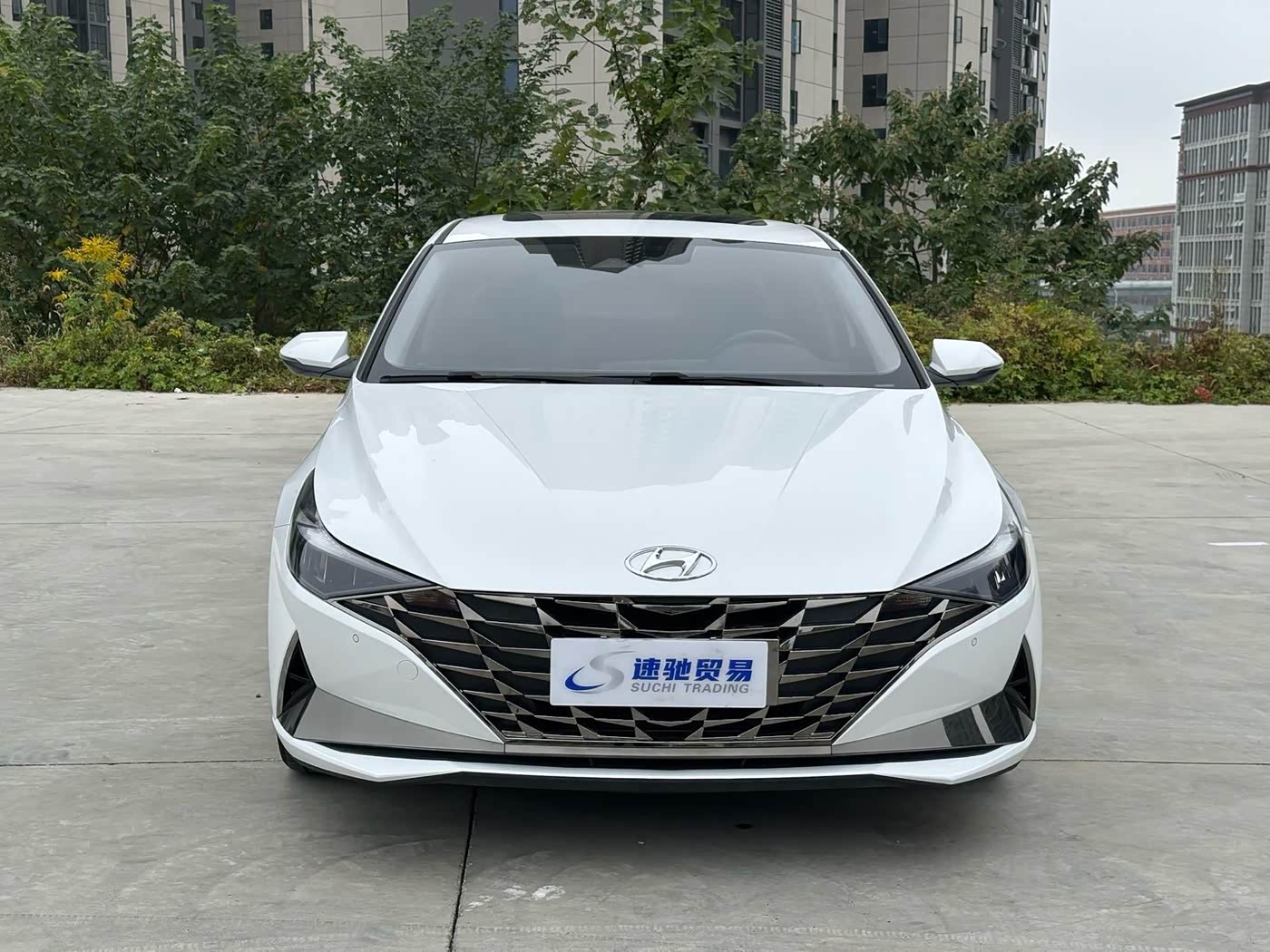Hyundai Elantra 1.5 л 2023 г. Белый, пробег 19000 км