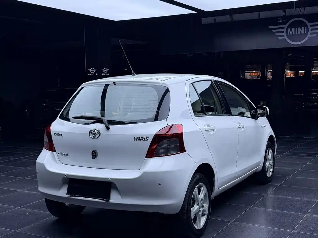 Toyota Yaris — миниатюра 4
