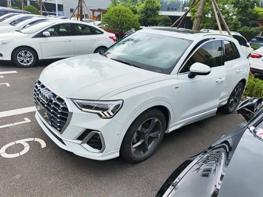 Купить Audi Q3
