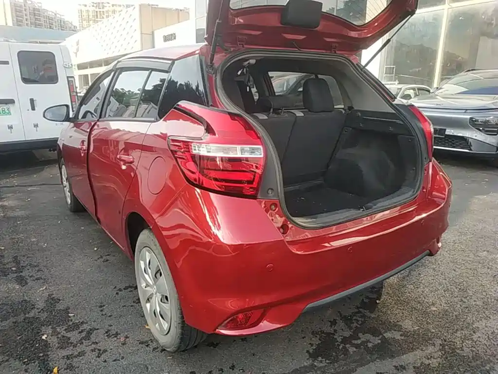 Toyota Yaris L — миниатюра 5