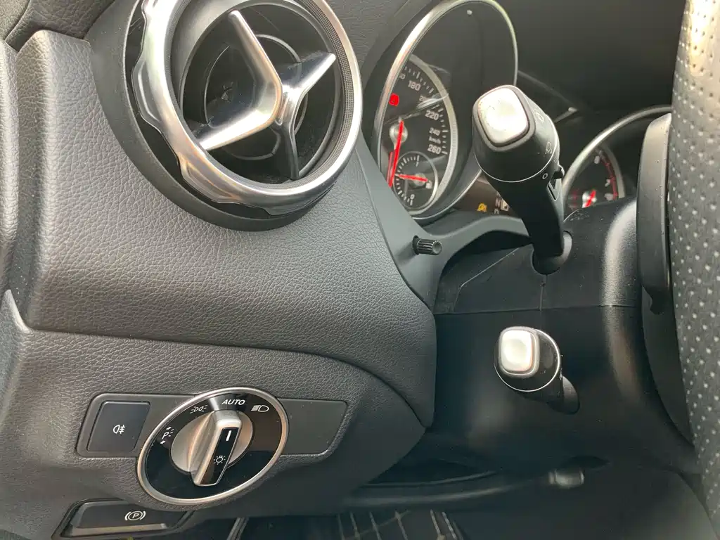 Mercedes-Benz GLA — миниатюра 20
