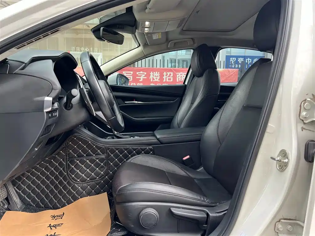 Mazda Mazda3 3 2021 2.0L AT