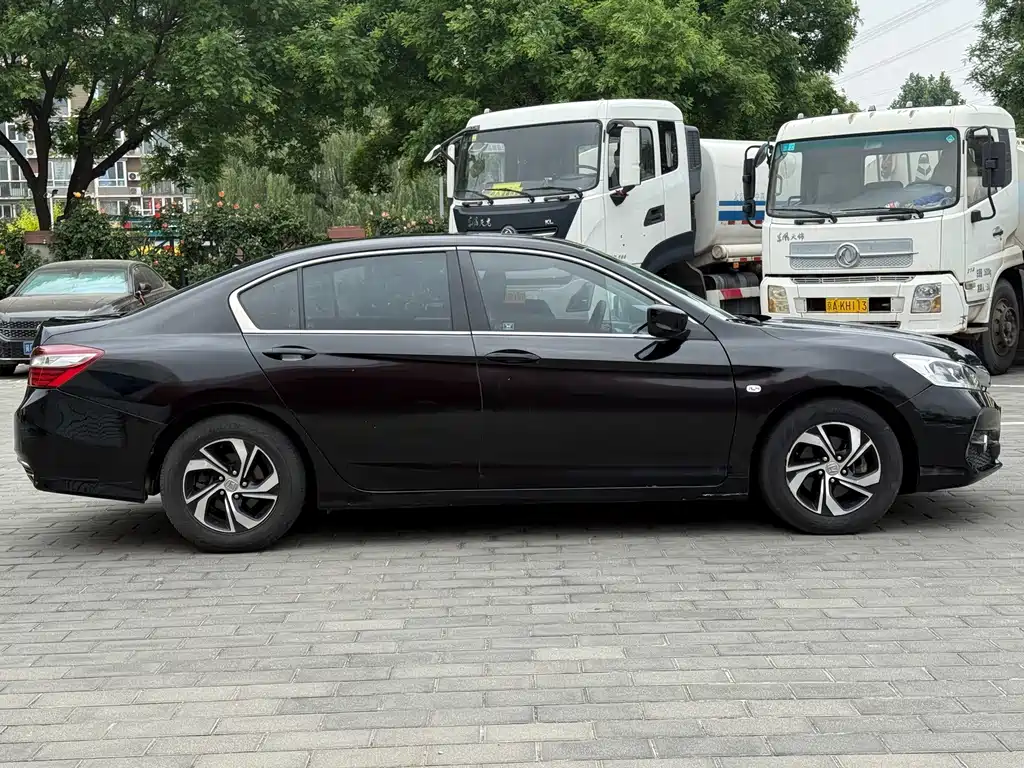 Honda Accord — миниатюра 8